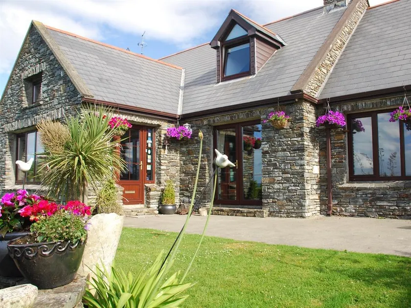 Carbery Cottage Guest Lodge - Image 1
