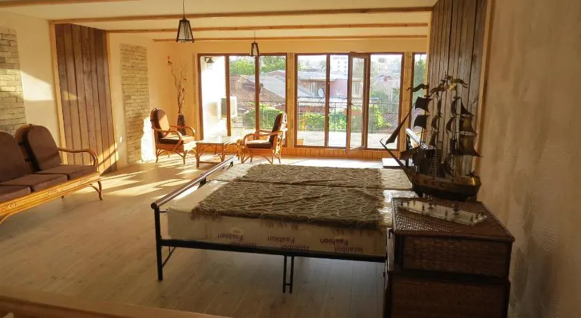 Kutaisi Center Guesthouse - Image 1