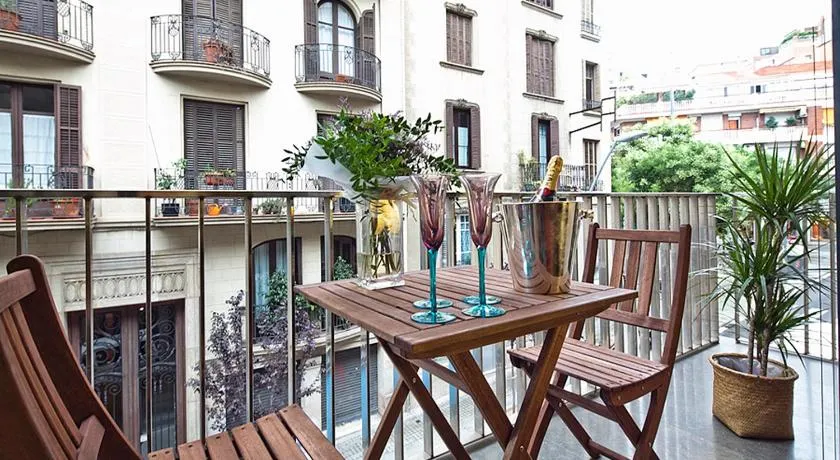 2 chambres terrasse Sant Gervasi et un parking en option - 4 personnes - WiFi - Image 1