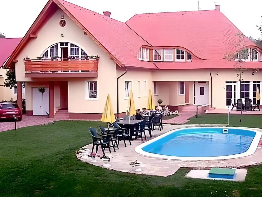 Künszler Apartmanház - Image 1