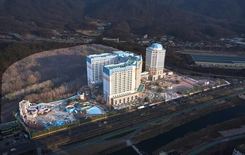 Island Castle Hotel & Waterpark - Image 1