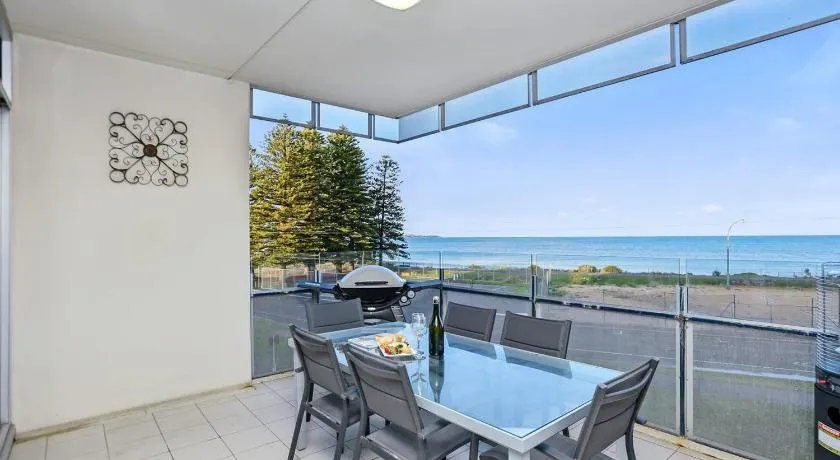 Frontage Apartments- 3Bedroom Central Seaview Escape - Image 1