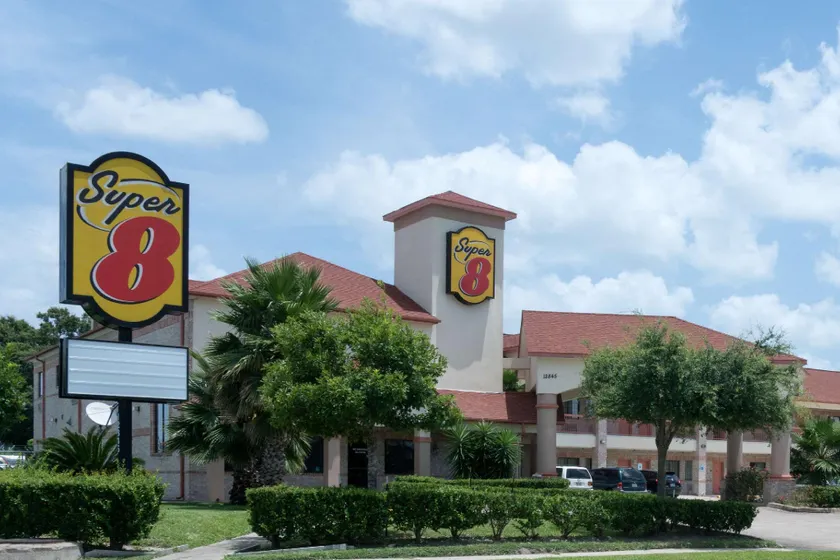 Super 8 by Wyndham Stafford Sugarland Area - Image 1