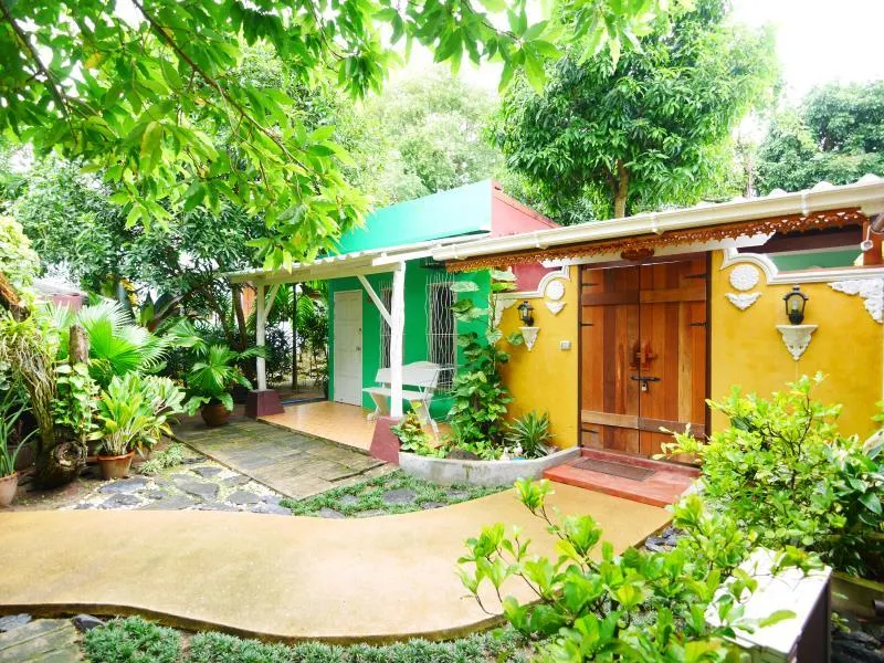 Forest Bungalows & Mama's Restaurant - Image 1