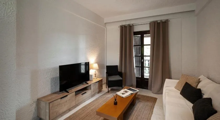 Elle luxury apartment Skala Fourkas - Image 1