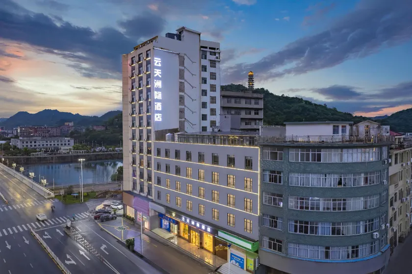 InterContinental Hotel Yuntian (Guangfeng Bus Terminal Branch) - Image 1
