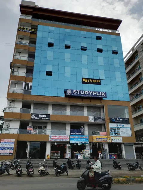 Hotel R Gold - Image 1