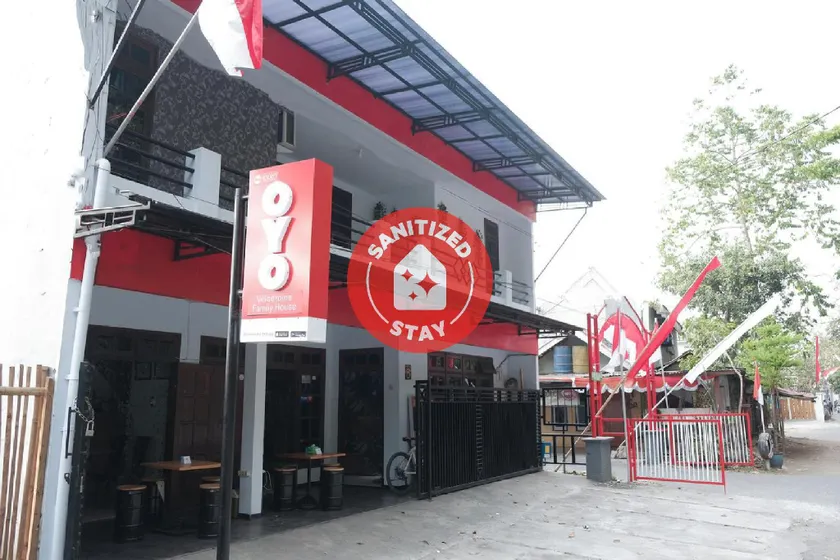 OYO 1380 Velodrome Family House Syariah - Image 1
