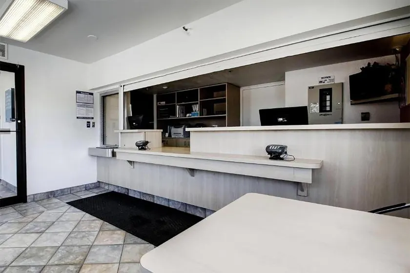 Super 8 by Wyndham Woods Cross/Salt Lake City North - Image 1