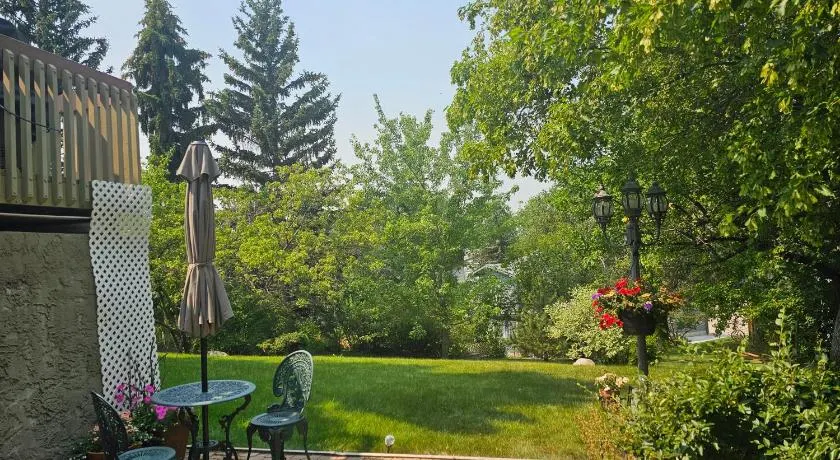 Fenêtre Colline Cozy Apartment Suite au Scenic Saint- Albert - Image 1