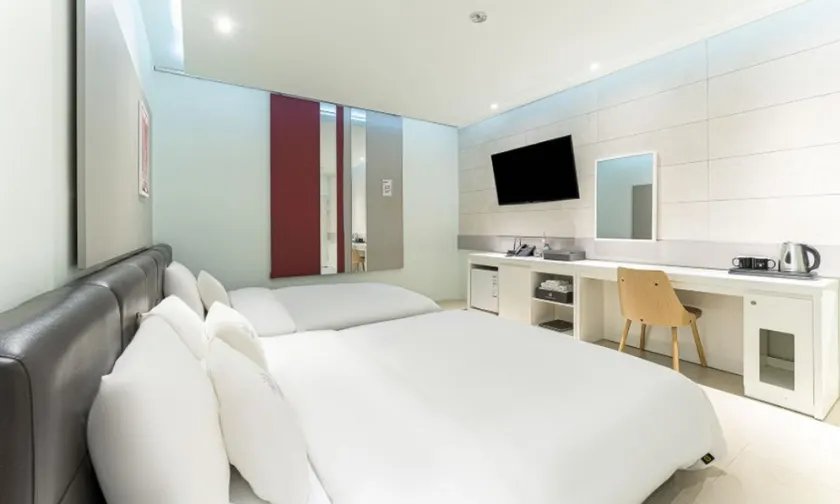 Gimpo Pentastar Hotel - Image 1