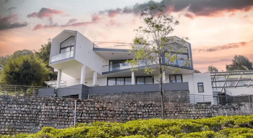 Hills and Hearts Luxury Villa - Image 1