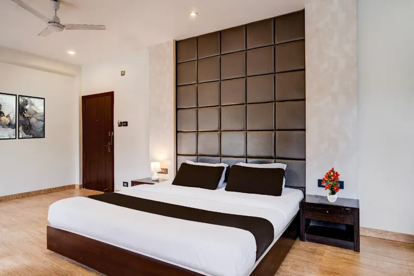 Super Townhouse Guwahati Railway Station Formerly Niharika Guest House - Image 1