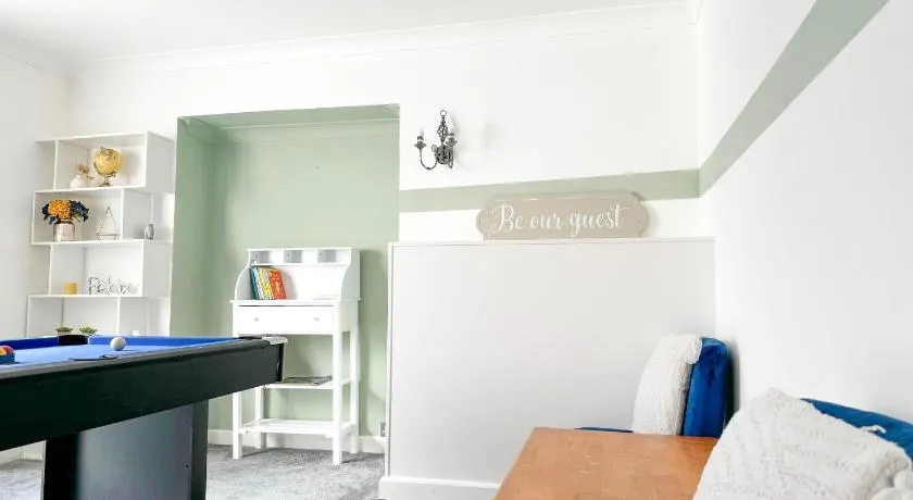 Large 8 Bedroom House in Edgbaston - Image 1