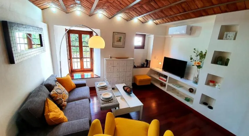 Almocabar Luxury Apartment - Image 1