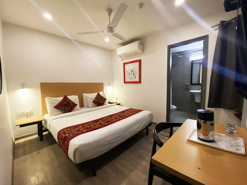 Hotel Yellow Saffron - Image 1