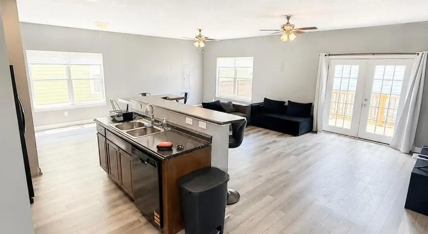 4BR Indy Home Near Downtown, Pets Welcome, Parking - Image 1