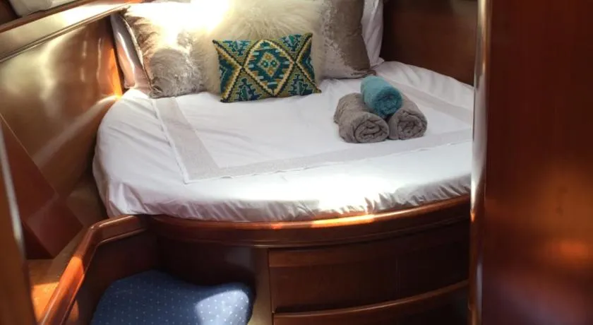 LUXURY YACHT STAY "White Dove" sleeps 6 - Image 1