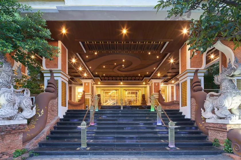Floral Hotel - Dolphin Circle Pattaya - Image 1