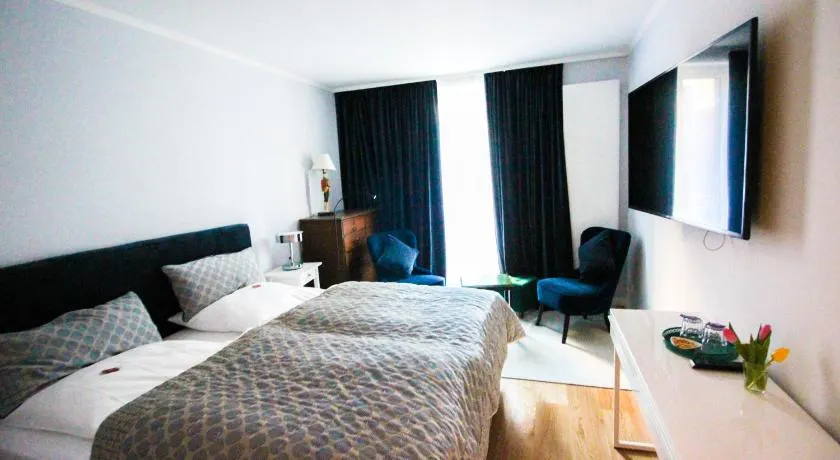 das kleine Hotel in München - Image 1
