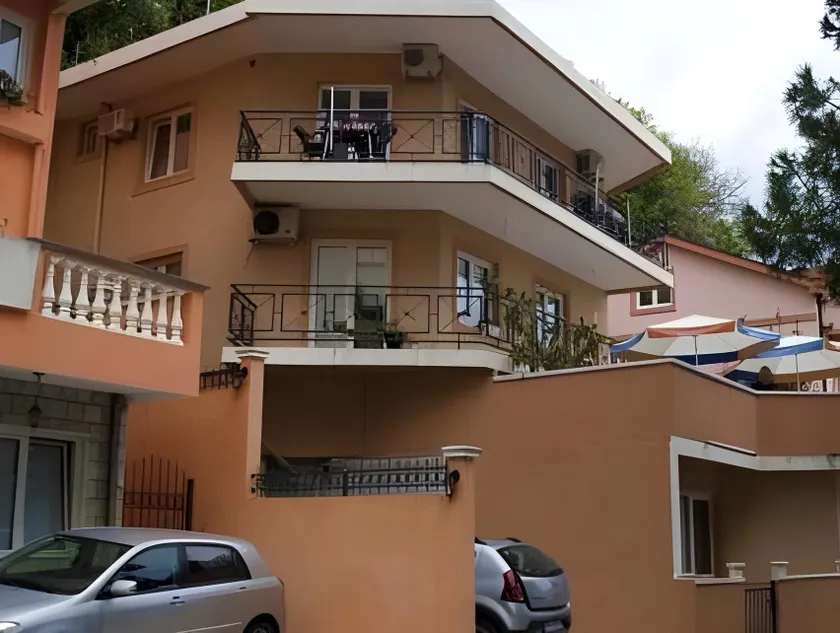 Apartments Villa Mićunović - Image 1