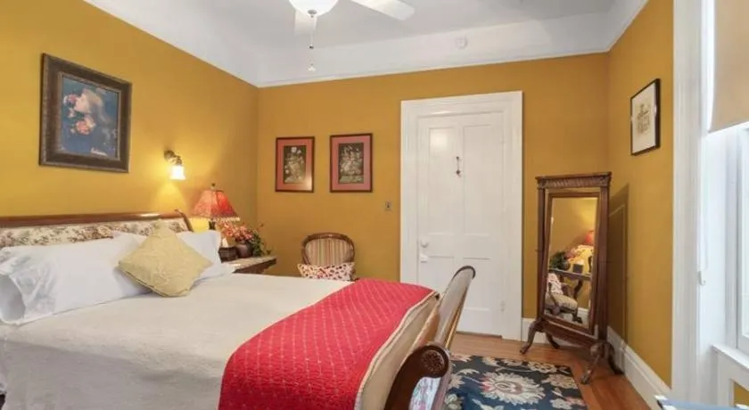 Rosewood Room - The Belvedere Inn - Image 1