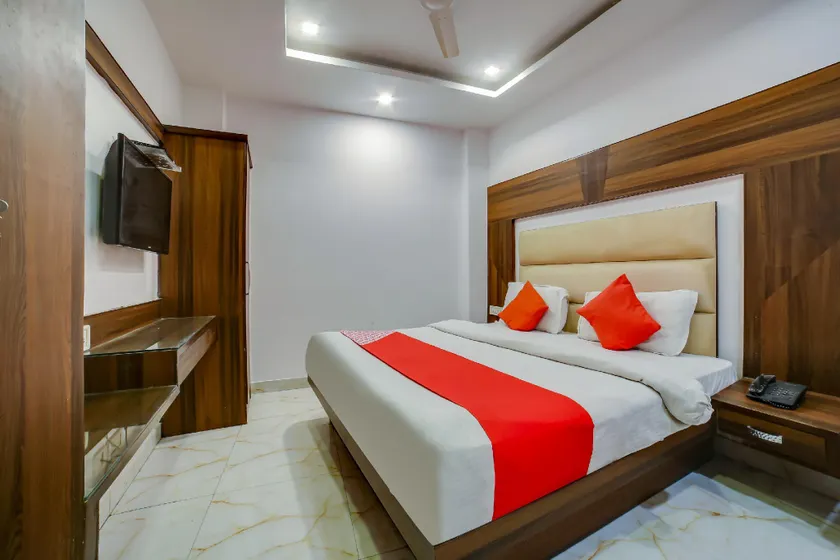 OYO 70019 Hotel Bhartia Guest House - Image 1
