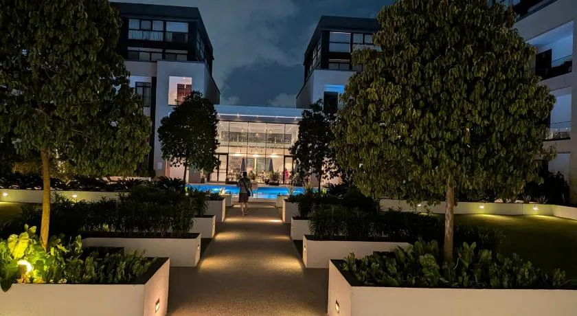 Royal Luxury Apartments at Embassy Gardens - Image 1
