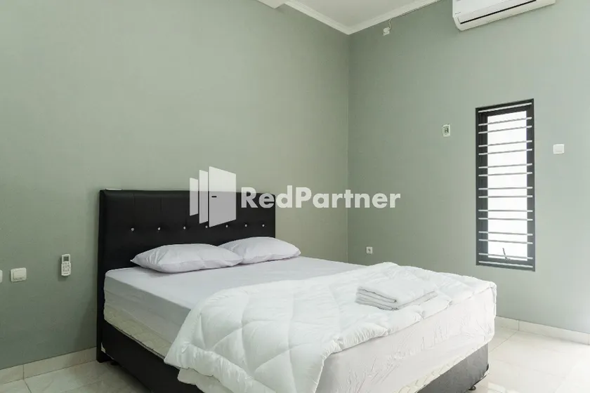 Athena House Syariah Near The Park Mall Solo Baru Mitra RedDoorz - Image 1