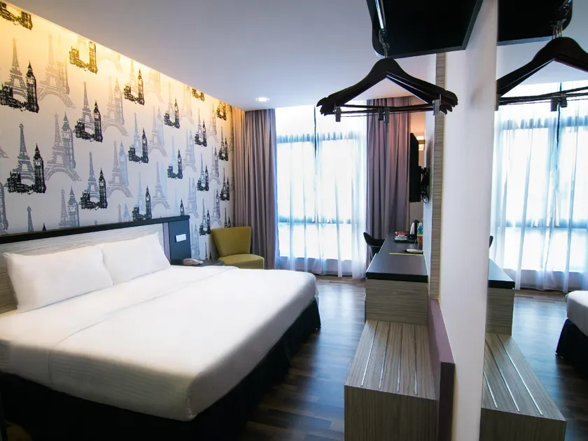 INDRA HOTEL - BOUTIQUE SUITES - Image 1