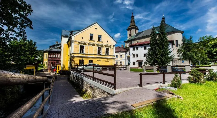 Yellow Ski Apartments - Image 1