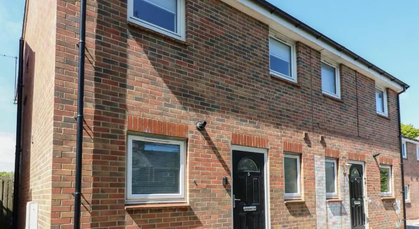 5 Ashcroft Mews - Image 1