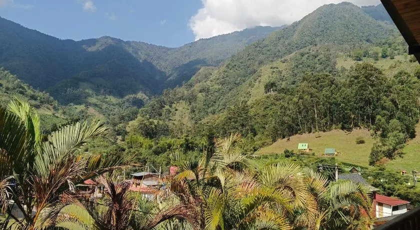 Hospedaje Casa Roble - Image 1