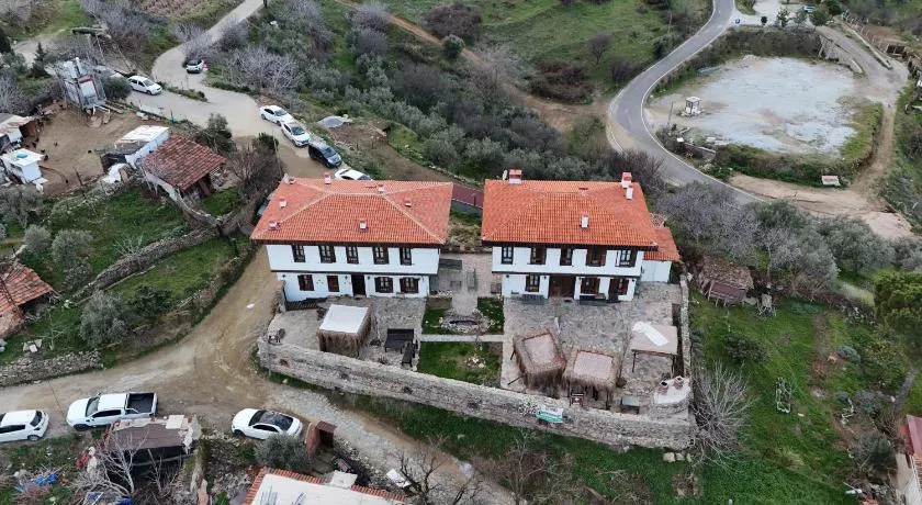 İkiz Konaklar - Image 1