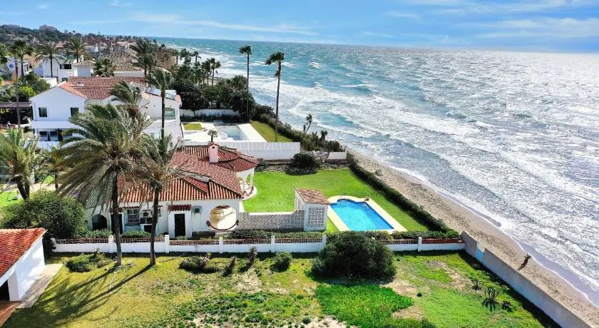 1100 Marbella Beachfront first line - Image 1