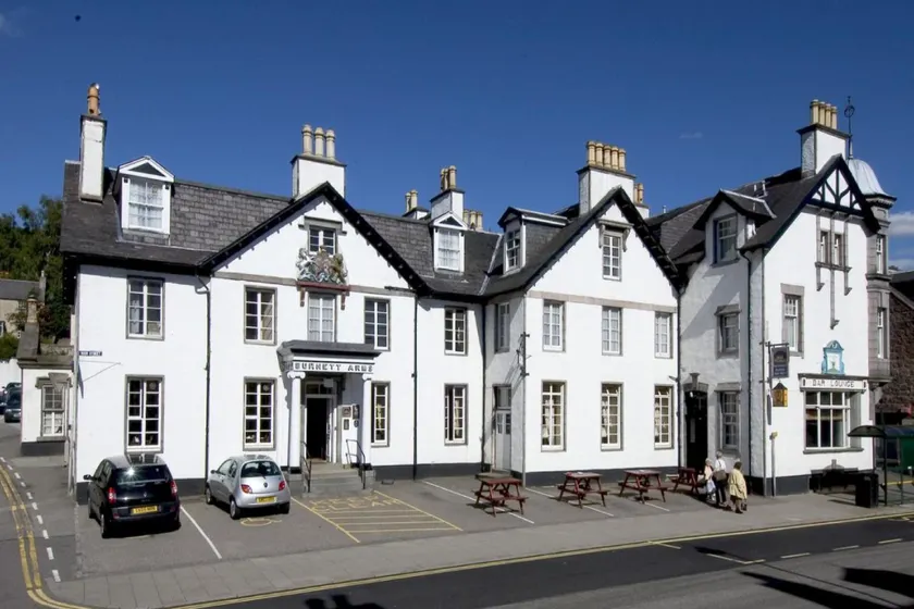 Burnett Arms Hotel - Image 1