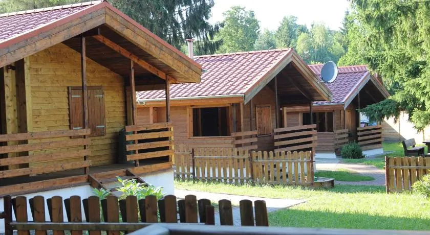 Domki nad jeziorem w Karłowicach - Image 1