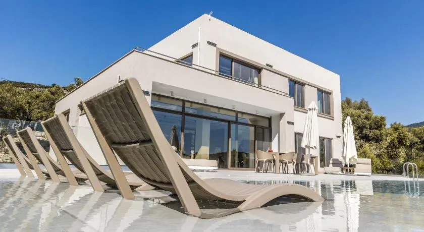 Presidential Beach Villa - Image 1