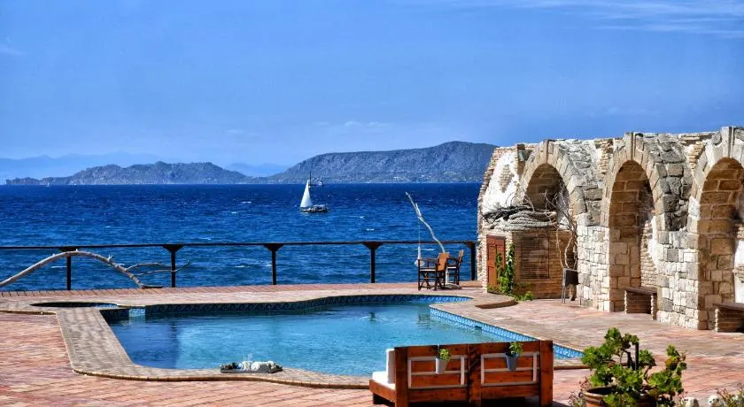Luxurious Villa by the sea - Image 1