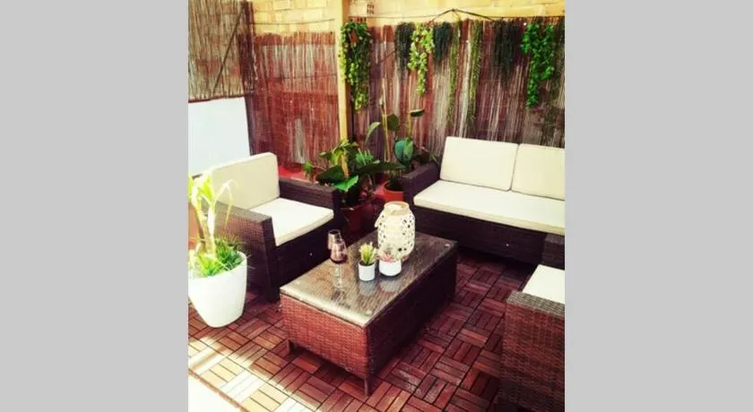 M4 Cool Terrace. 1 min to metro. 15 min to center - Image 1