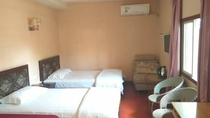 Fengrui Business Hotel - Image 1
