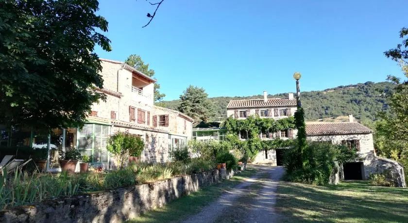 Voll ausgestattete Ferienunterkunft mit Garten und Terrasse - Image 1