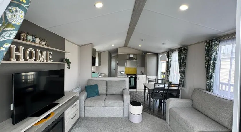 Pure Living -West Sands, Quiet Grassy retreat Seal Bay - Image 1