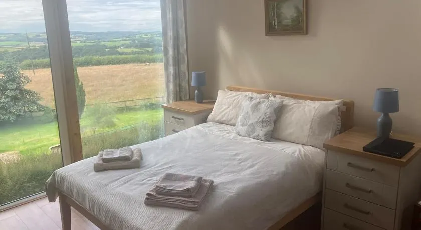 Holly cottage - Image 1
