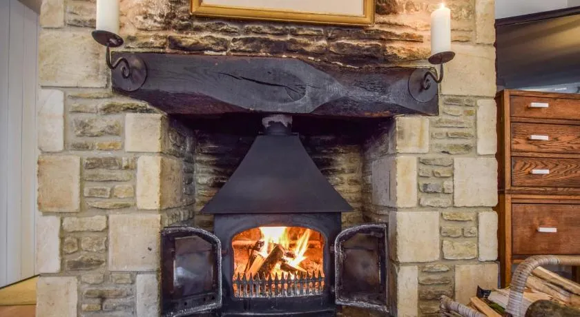 Butts Farm - Image 1