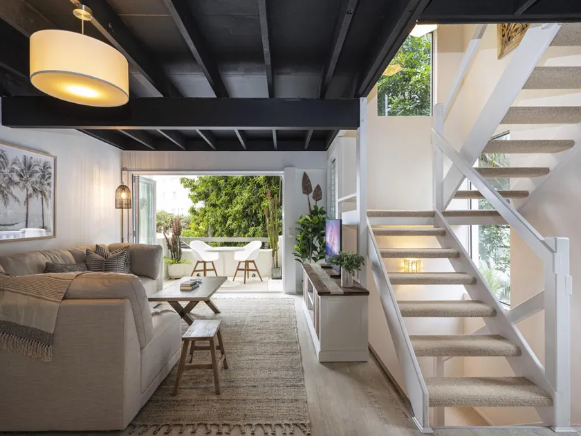 Beachside 2-Bed House with Pool, Courtyard & BBQ - Image 1