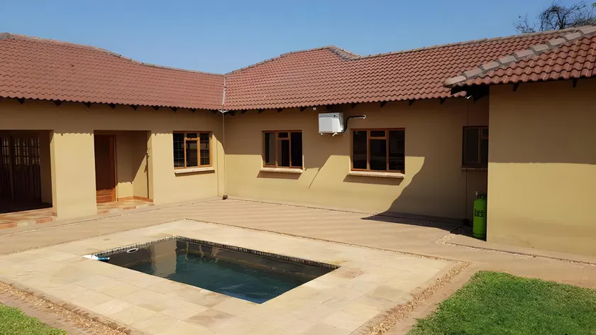 Hornbills Rest Country Home - Image 1