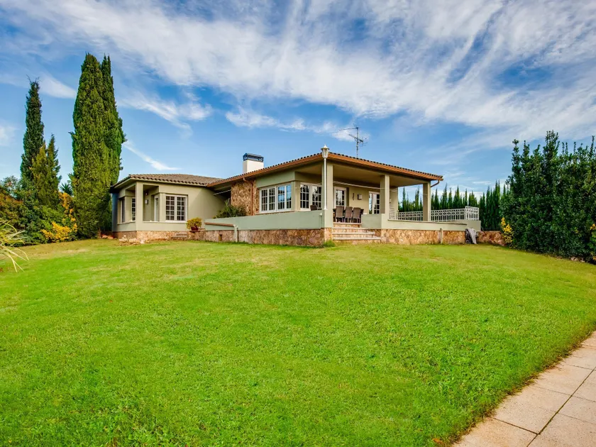 Deluxe Villa in Urbanització Bon Relax near Beach - Image 1