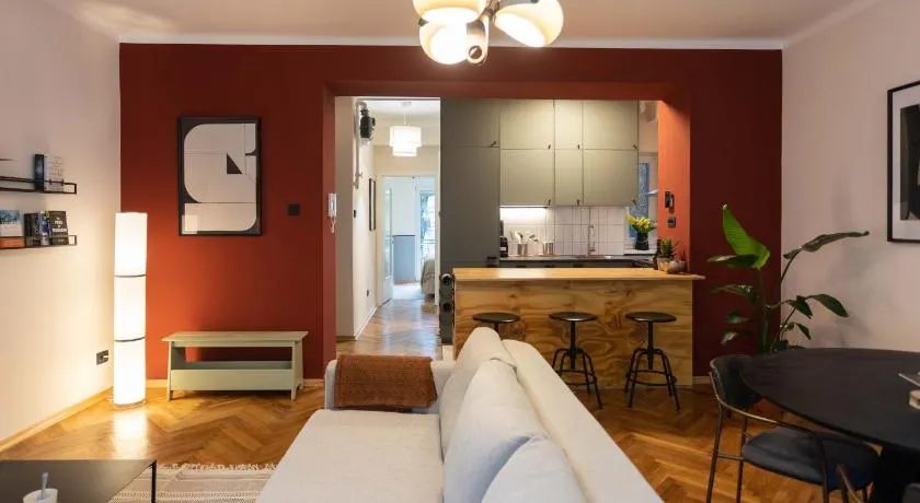 Design 1BDR apartment with balcony - Image 1