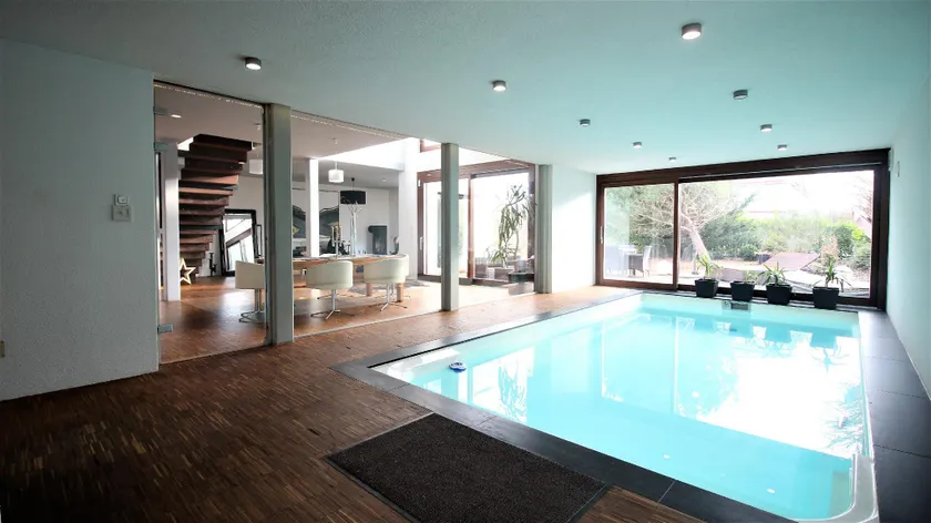 Luxurious architect villa in best location - Image 1